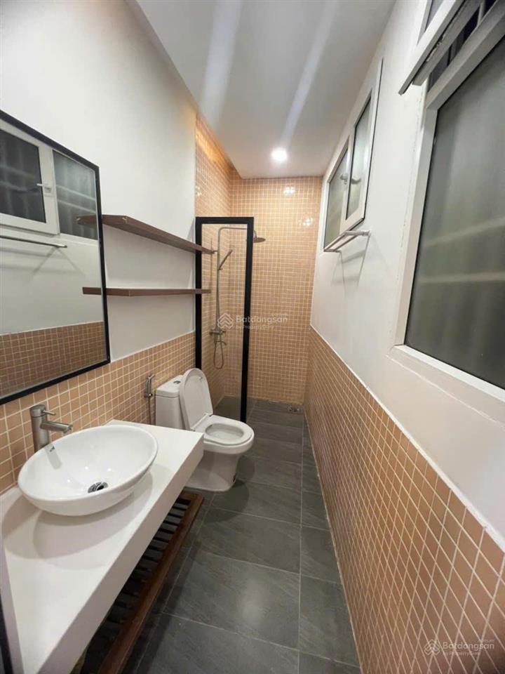 Cho thuê nhà nguyên căn  2 pn  đầy đủ nội thất  đường ô tô  đường phạm hồng thái  p10  đà lạt