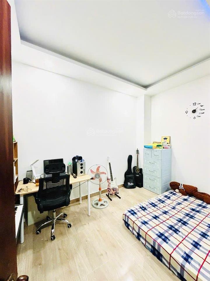 Nhà đẹp, tặng nội thất resort 7 tỷ  hẻm 5m khu cmt8  44m2 (4x11)