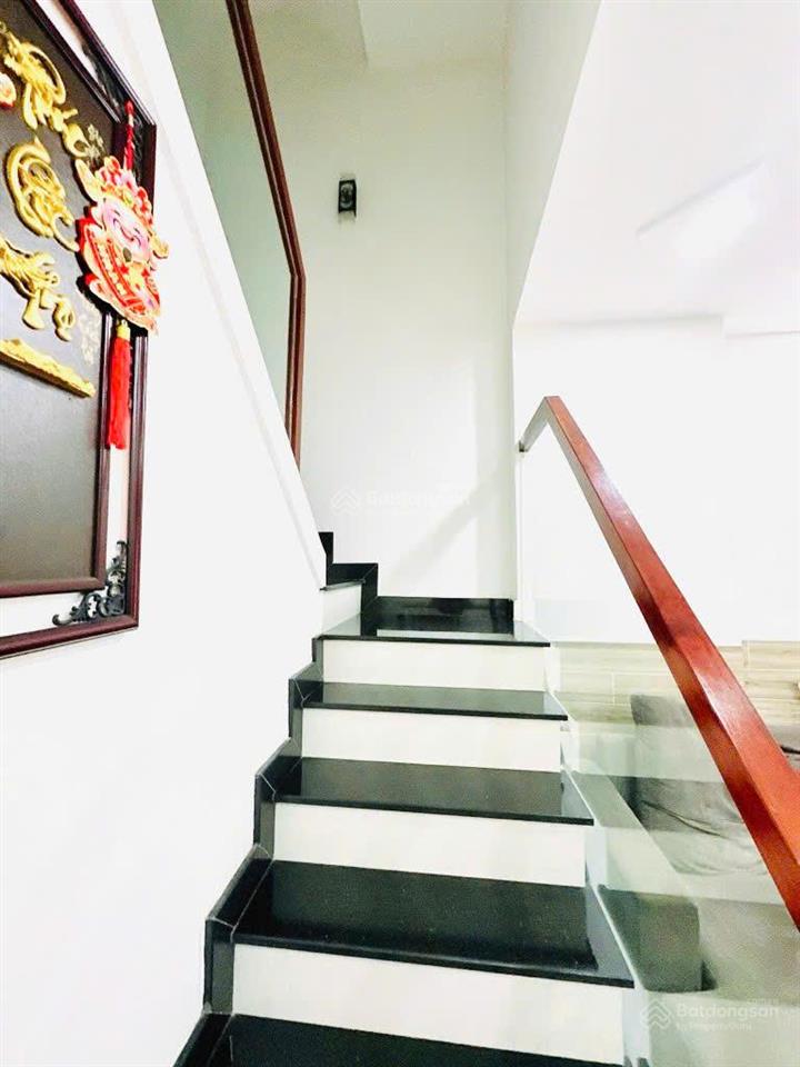 Nhà đẹp, tặng nội thất resort 7 tỷ  hẻm 5m khu cmt8  44m2 (4x11)