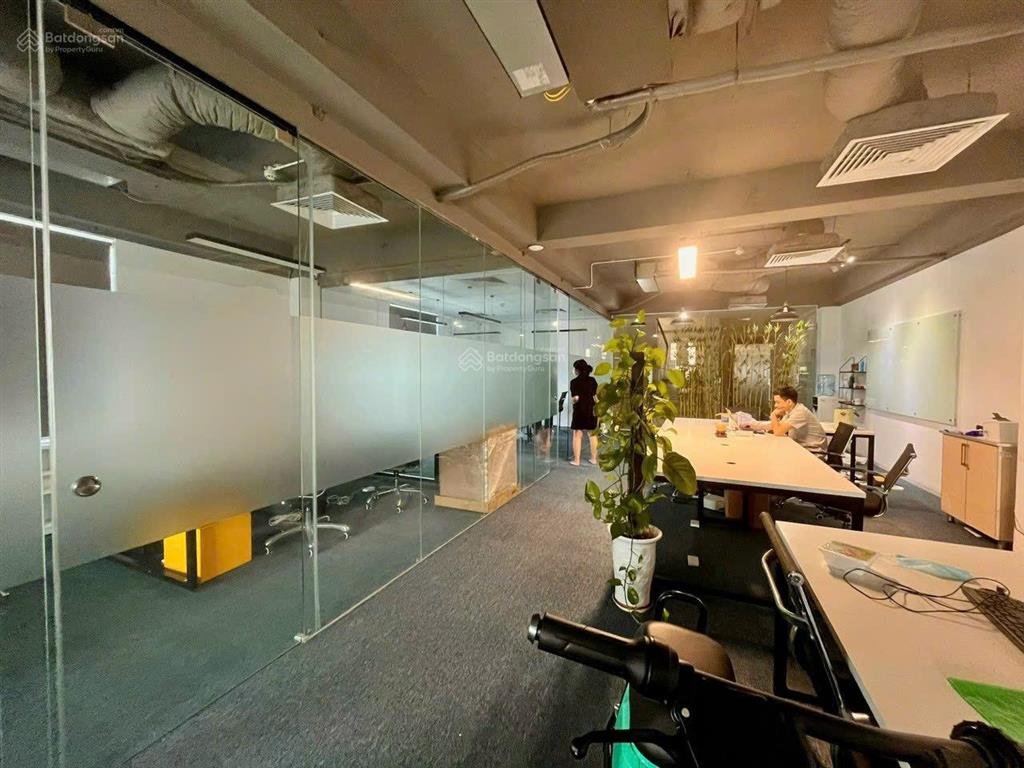 Cho thuê văn phòng tại quận hoàn kiếm 150m có cắt nhỏ giá cực hời