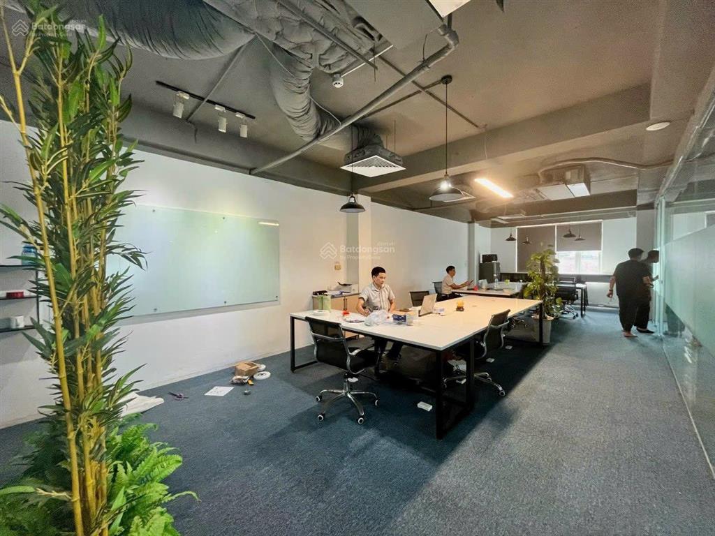 Cho thuê văn phòng tại quận hoàn kiếm 150m có cắt nhỏ giá cực hời