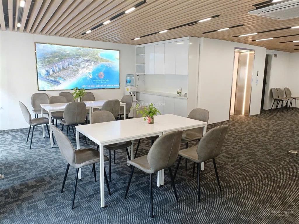 Cho thuê văn phòng tại quận hoàn kiếm 150m có cắt nhỏ giá cực hời