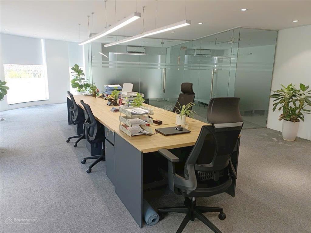 Cho thuê văn phòng tại quận hoàn kiếm 150m có cắt nhỏ giá cực hời