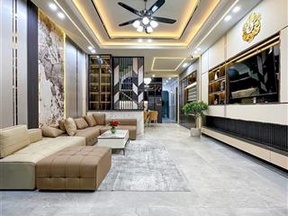 Nhà xây mới  dt 50m2 x 7 tầng, 5 pn  thang máy  50m ra đường ô tô tránh  gần văn miếu.