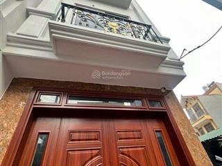 Cần bán g.ấp nhà 5 tầng gần chợ yên nội 33 m , mặt tiền 3,5 m  tiện ích k thiếu gì, gần ủy ban