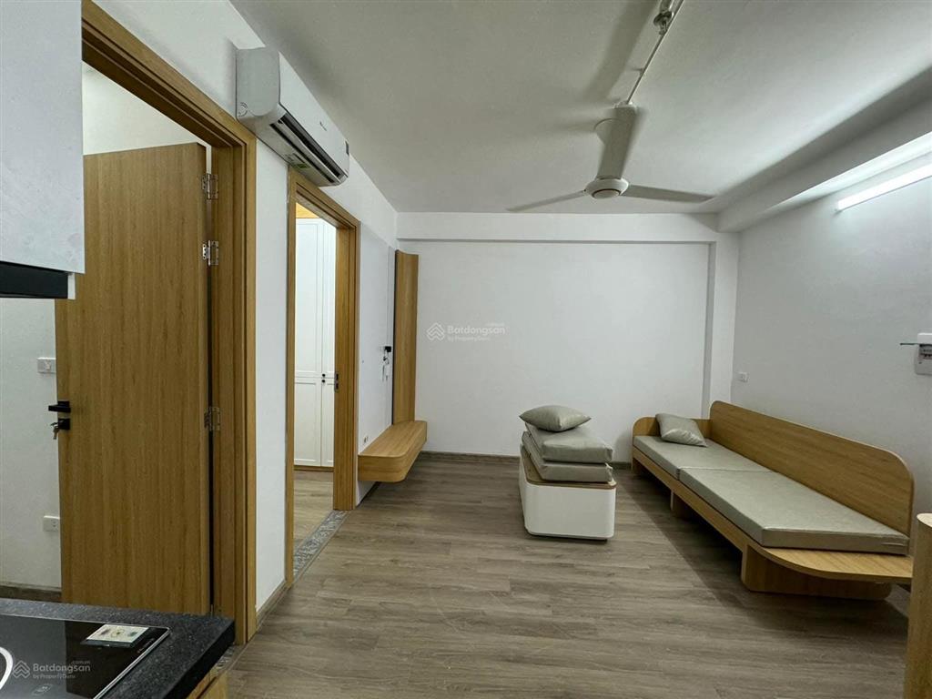 Tòa nhà in tiền nguyễn khang, 9 tầng thang máy, cách phố 15m. dt 100m giá 38 tỷ thương lượng.