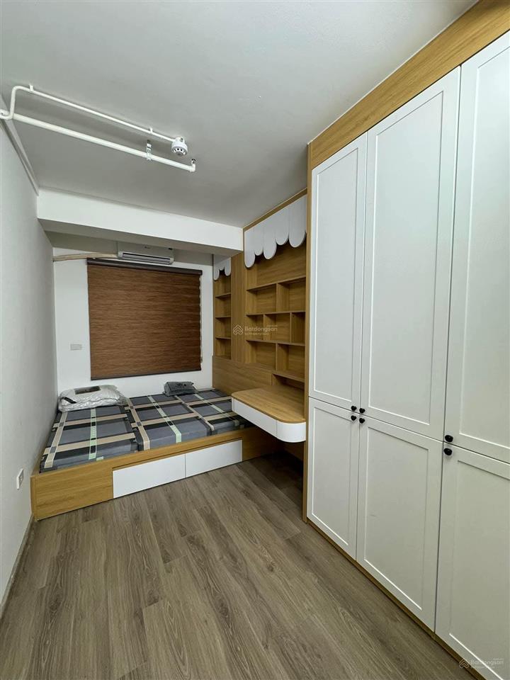 Tòa nhà in tiền nguyễn khang, 9 tầng thang máy, cách phố 15m. dt 100m giá 38 tỷ thương lượng.