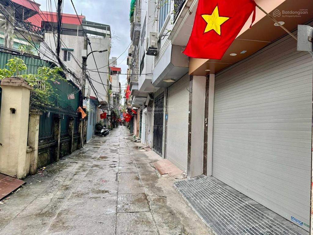 Cầu giấy, yên hòa ôtô vf3 vào nhà. dt 42m ,5 tầng,mt 4m. giá 11 ,5 tỷ thương lượng với chủ nhà.