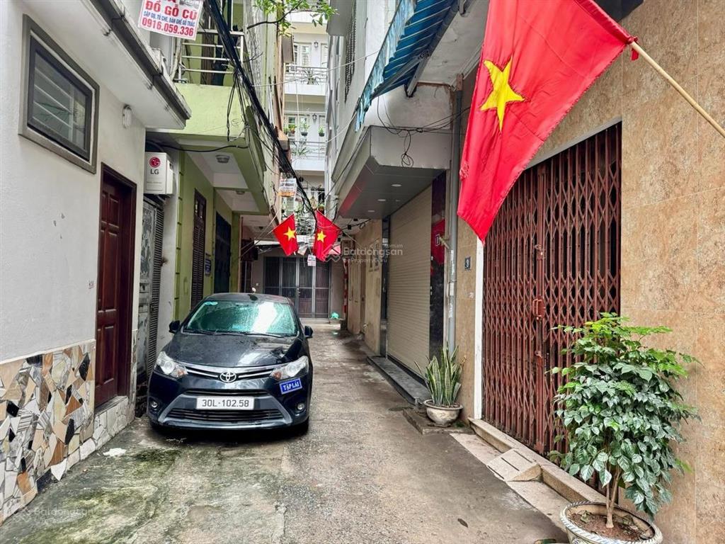 Cầu giấy, yên hòa ôtô vf3 vào nhà. dt 42m ,5 tầng,mt 4m. giá 11 ,5 tỷ thương lượng với chủ nhà.