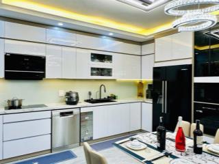 Cầu giấy, yên hòa ôtô vf3 vào nhà. dt 42m ,5 tầng,mt 4m. giá 11 ,5 tỷ thương lượng với chủ nhà.