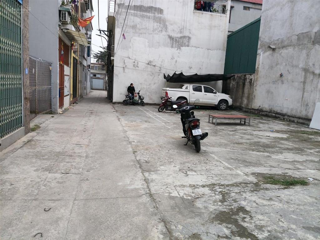 Mua đất tặng nhà vt mảnh đất đẹp tại tổ 7 tt quang minh đi vài bước ra ngay đại lộ võ văn