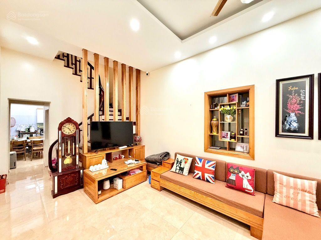 Nhà phố vũ tông phanngõ thôngô tô gần phố71m23 tầngmt 5m