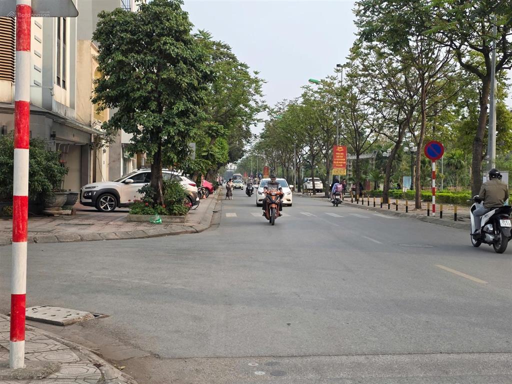 Bán 700m2 đất đấu giá việt hưng, ô góc mặt tiền 52,9m, đường phố 15,5m, sổ đỏ đẹp, giá 80.3 tỷ