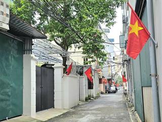 Bán đất 46m² giang biên  việt hưng, đường nhựa 5m, ô tô vào nhà, giá 8.25 tỷ