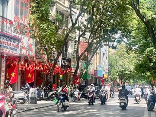 Đội cấn mặt ngõ dân xâygần ô tô gần hồ tây kinh doanh mới đẹp ở ngay .