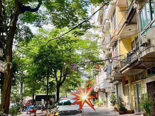 Phân lôvỉ hè  dân xâykinh doanh3 ô tô tránh, dừng đỗ mặt tiền gần 5m  ba đình giáp hoàn kiếm
