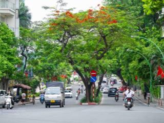 Phân lô quân đội #tâyhồ ô tô chạy vòng quanh gara ô tô dân xây nở hậu vượng khí kinh doanh