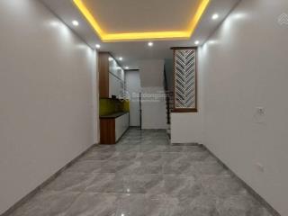 Bán nhà nguyên xá btl diện tích 30 m 5 tầng 6,45 tỷ nở hậu  ô tô đỗ cổng 300 m ra đường cầu d