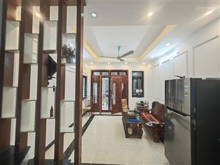 Bán nhà phương canh ntl diện tích 35 m 5 tầng  ngõ nông gần ô tô , bãi đỗ xe ngày đêm, gần phố .
