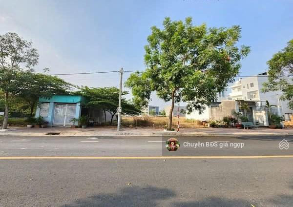 Đất ngợp nằm ngay trong kdc châu thới dĩ an. dt 100m2 cách ql 1k chỉ vài bước chân. giá 1,57 tỷ