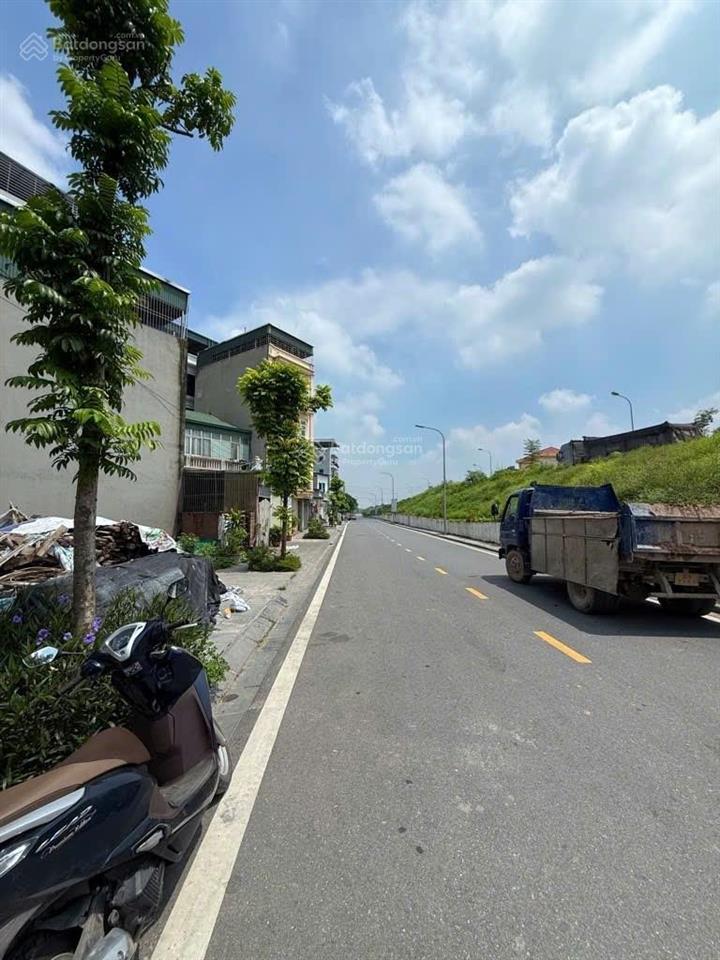 Bán đất phố kẻ tạnh  đê vàng 100m2, mặt tiền 5m, 13.9 tỷ ôtô thông, thoáng sáng an ninh