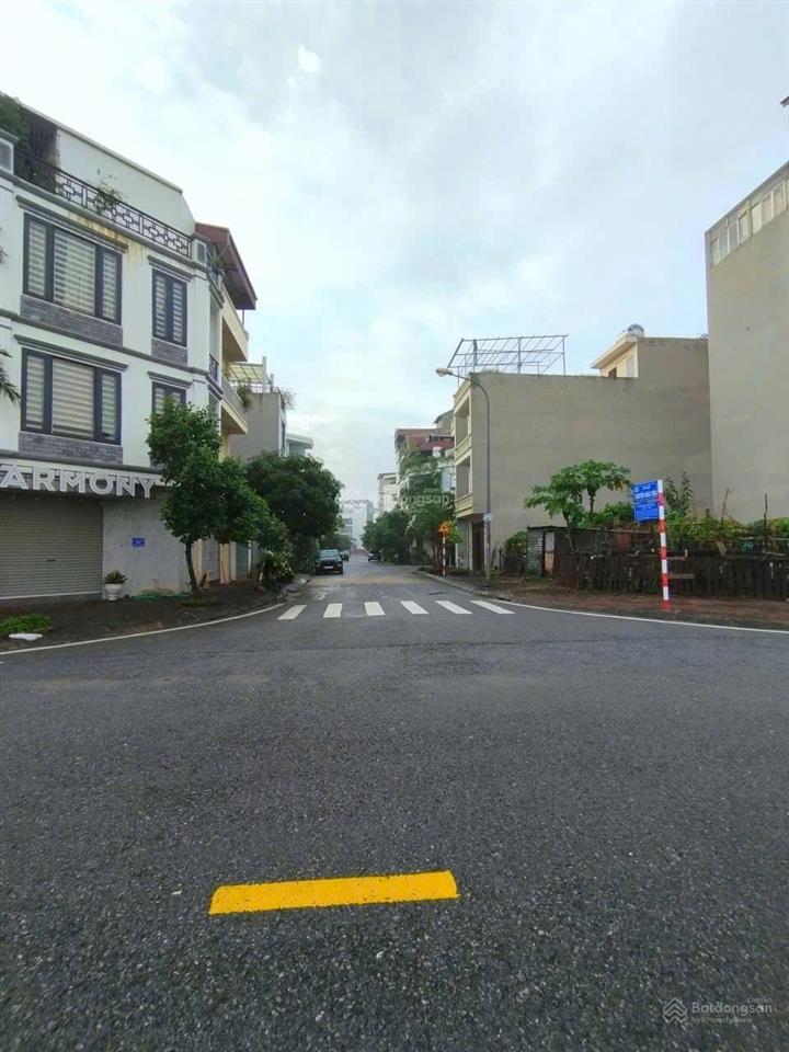 Biệt thự việt hưng 76m2 4 tầng, mt 6.6m, chào 12.4 tỷ ôtô thông tránh, ở sướng