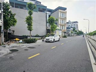 Đất phố giang biên 50m2, 10.4 tỷ, mặt đê, thoáng sáng kinh doanh, văn phòng, đầu tư...