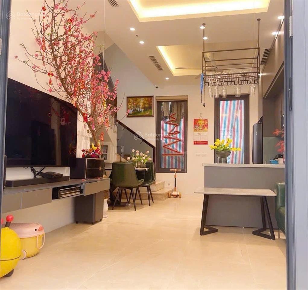 Biệt thự việt hưng 74 m2 12.4 tỷ, 4 tầng, mt 6.6 m ôtô thông tránh, ở sướng