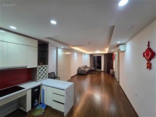 Cho thuê căn hộ chung cư tầng cao, view sông hồng thoáng mát