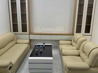 Tôi cho thuê nhà đường láng, dt 35m x 4t, mỗi tầng 1 phòng rộng, tổng 3pn, đủ đồ ở gia đình. 11tr