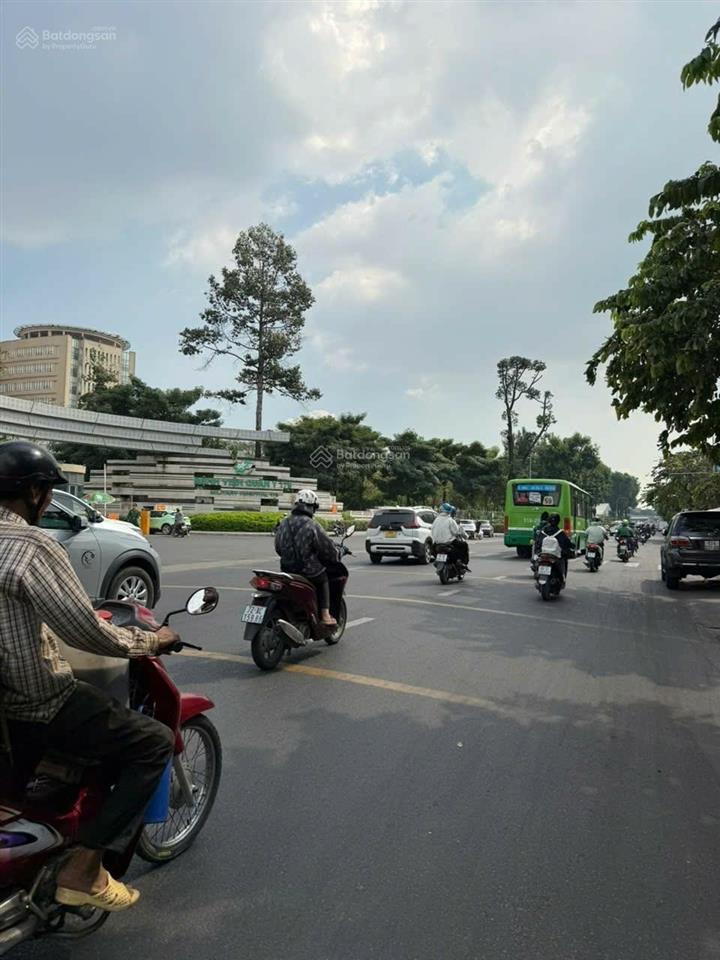 Sát mặt tiền nguyễn kiệm  9pn  sẵn dòng tiền khoáng 30tr/th