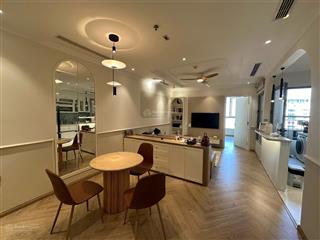Bán nhanh căn hộ 2 phòng ngủ tầng trung đẹp vinhomes 54a nguyễn chí thanh