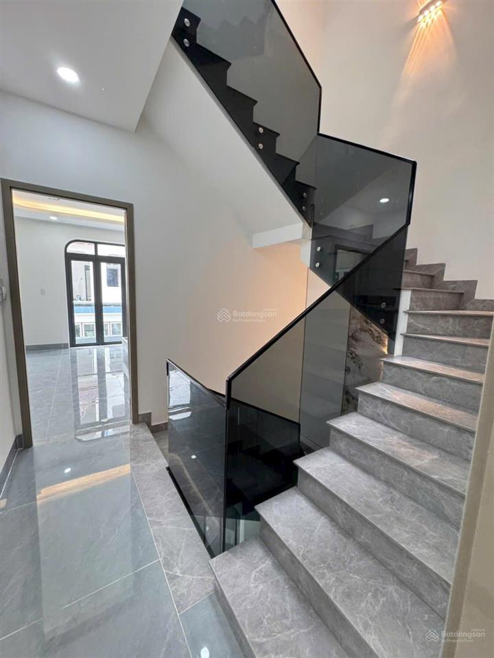 Nhà mới 5.6m x 15m hẻm 6m thông ngay chợ bình thành quận bình tân