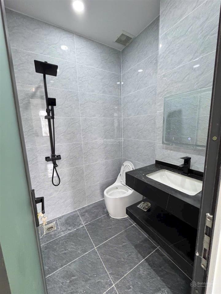 Nhà mới 5.6m x 15m hẻm 6m thông ngay chợ bình thành quận bình tân