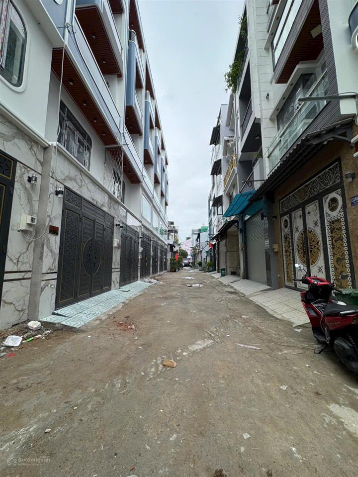 Nhà mới 5.6m x 15m hẻm 6m thông ngay chợ bình thành quận bình tân