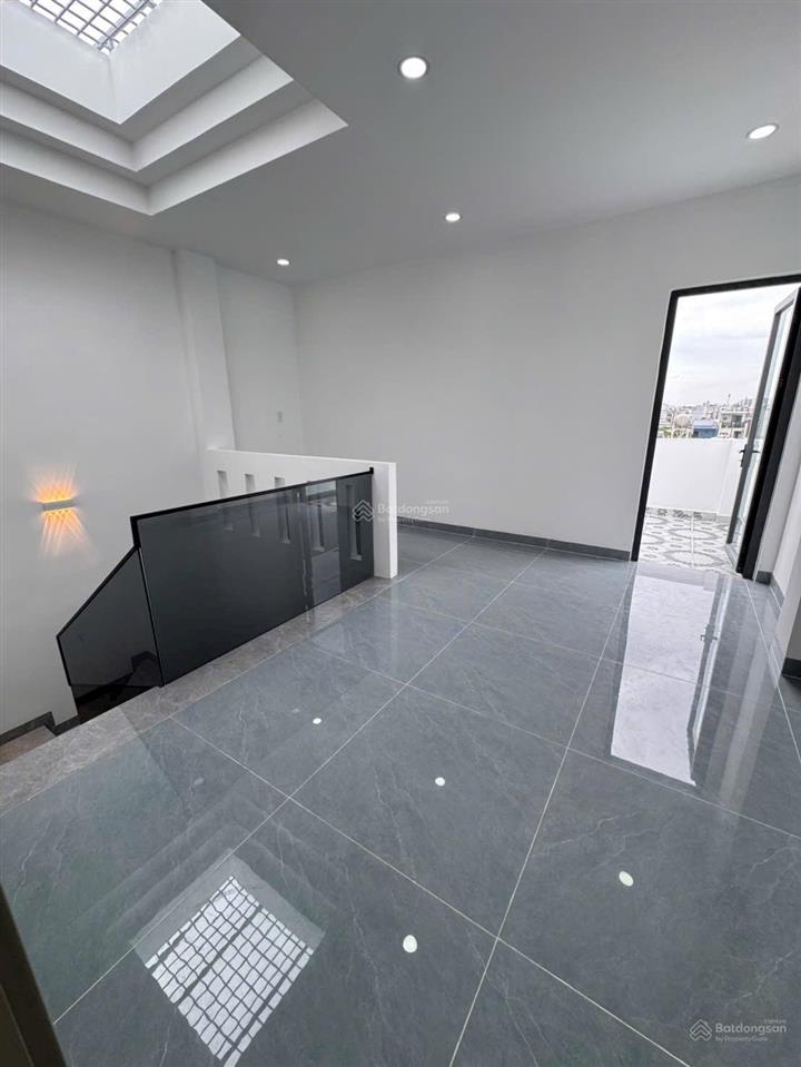 Nhà mới 5.6m x 15m hẻm 6m thông ngay chợ bình thành quận bình tân