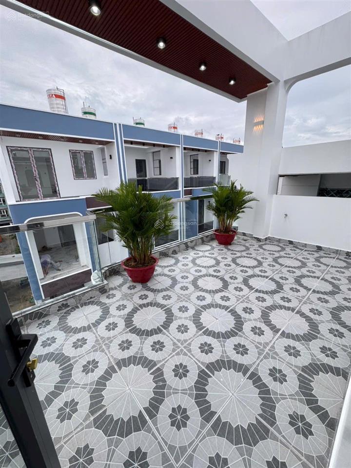 Nhà mới 5.6m x 15m hẻm 6m thông ngay chợ bình thành quận bình tân