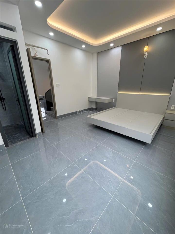 Nhà mới 5.6m x 15m hẻm 6m thông ngay chợ bình thành quận bình tân