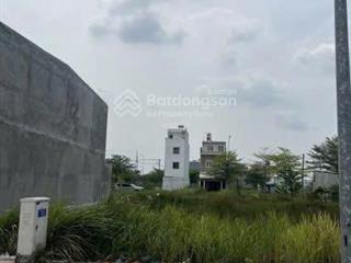 Tôi cần bán gấp lô siu đẹp ở đường thế lữ, bình chánh. giá 2tỷ9, 90 m2, 100% thổ cư