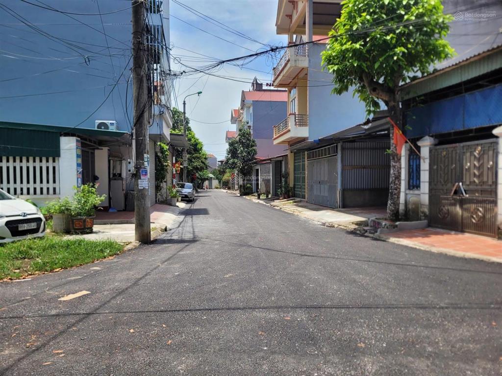 3t  79m2  mặt tiền 5m  khu (lô tây) phân lô cán bộ. vỉa hè 1,5m đường 8m. gara 7 chỗ. sổ cất két