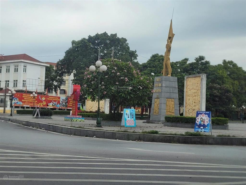 3t  79m2  mặt tiền 5m  khu (lô tây) phân lô cán bộ. vỉa hè 1,5m đường 8m. gara 7 chỗ. sổ cất két