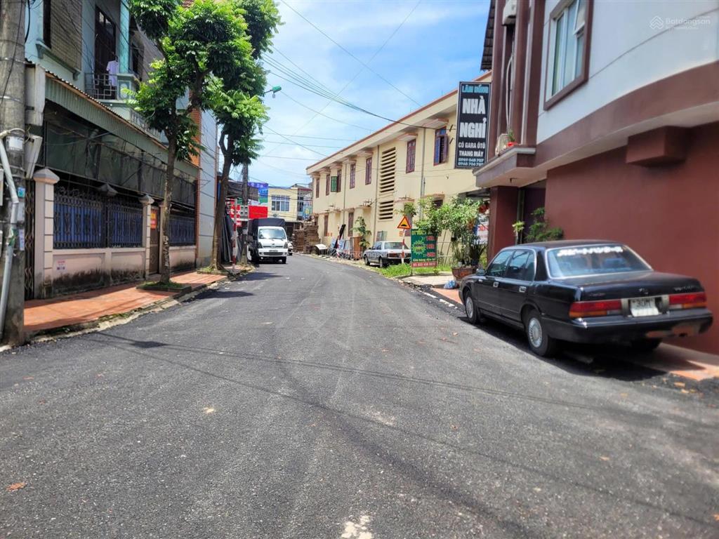 3t  79m2  mặt tiền 5m  khu (lô tây) phân lô cán bộ. vỉa hè 1,5m đường 8m. gara 7 chỗ. sổ cất két