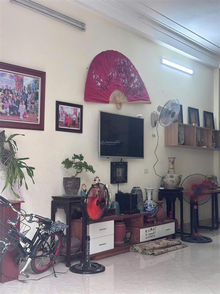 Nhờ 500ace môi giới bán giúp. chính chủ bán nhà 3tầng 80m2 sổ cất két. phân lô cán bộ oto vào nhà