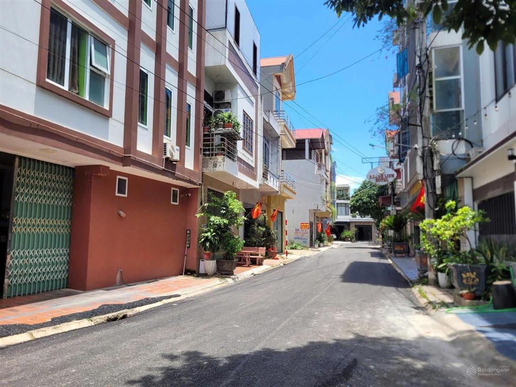 Nhờ 500ace môi giới bán giúp. chính chủ bán nhà 3tầng 80m2 sổ cất két. phân lô cán bộ oto vào nhà