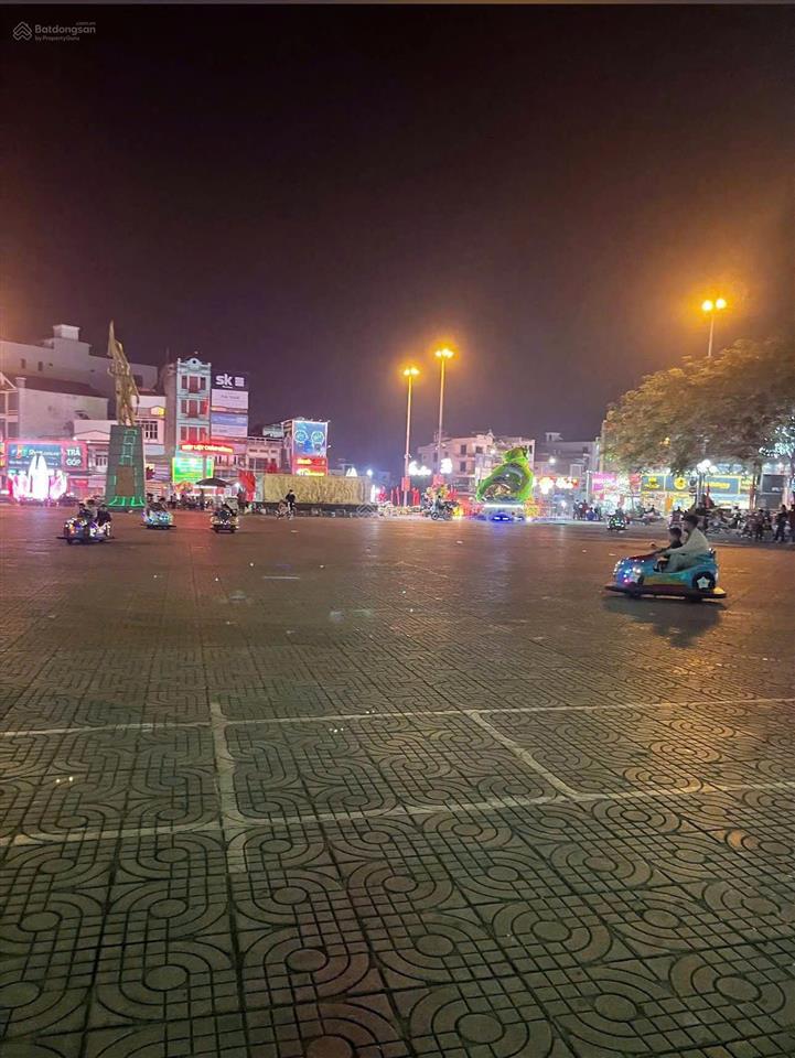 Nhờ 500ace môi giới bán giúp. chính chủ bán nhà 3tầng 80m2 sổ cất két. phân lô cán bộ oto vào nhà