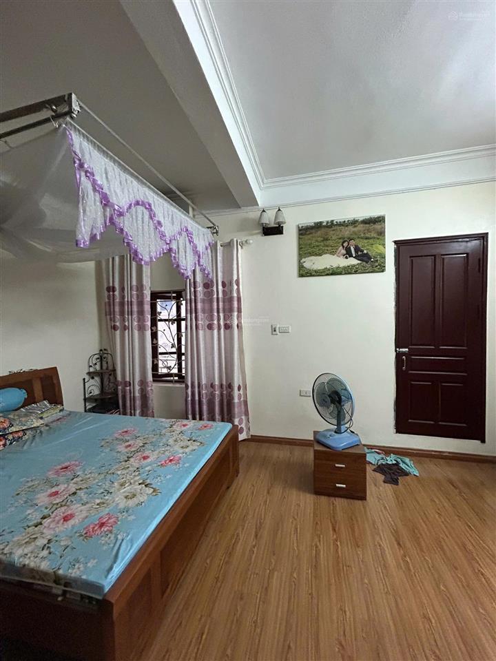 Bán gấp, nhà 4 tầng 38m2, mt 5,3m, dân xây kiên cố, 4 ngủ đủ công năng, trung tâm đống đa, 7,9tỷ.