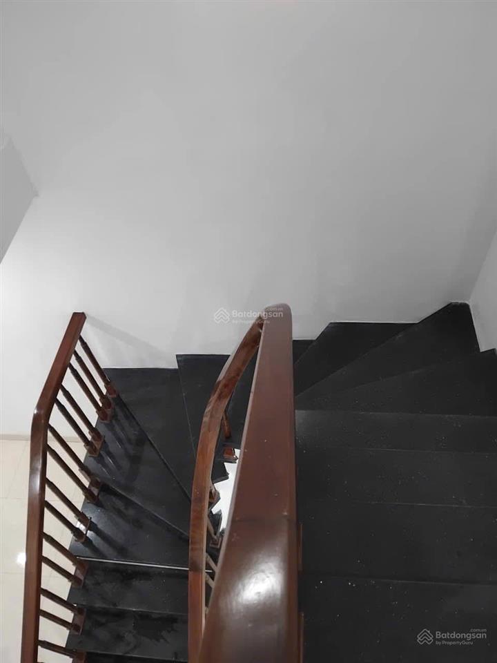 Chính chủ cần bán nhà 2 tầng dt 60m2, 10m ra mặt ngõ ô tô tránh đất vuông, mặt tiền 3m sâu gần 10m