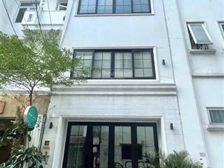 Rẻ nhất q1 nhà 5 tầng ngang 4,5m giá 18tỷ nhà mới xây! nội thất cao cấp nguyễn văn nguyễn