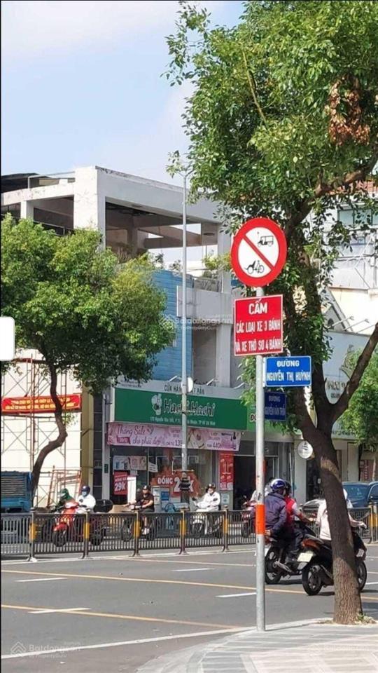 Nhà mt vị trí siêu vip ngay trung tâm q. pn, đ. nguyễn thị huỳnh dt (4x18,3)m, 3 tầng. 5pn, 5wc