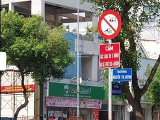 Nhà mt vị trí siêu vip ngay trung tâm q. pn, đ. nguyễn thị huỳnh dt (4x18,3)m, 3 tầng. 5pn, 5wc